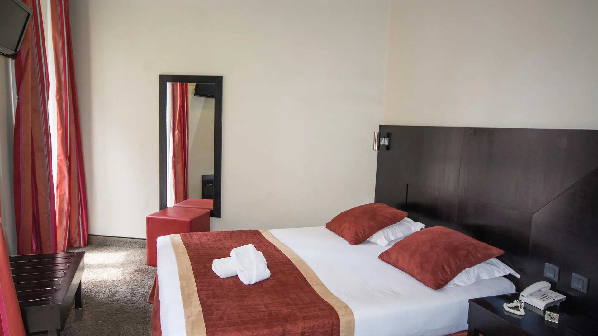 ***  ניס Hotel De Suede צרפת